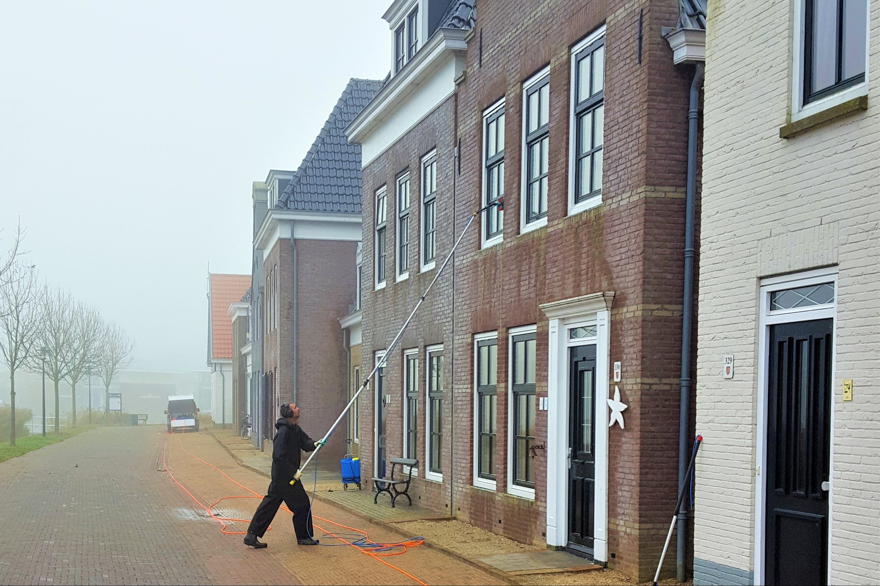 Glasbewassing-reiniging-reinigingswerkzaamheden-schoonmaak